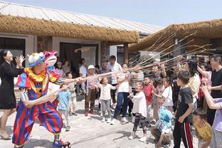 库汤嘴集体回暖 申京13分5板 勇士半场领先火箭10分